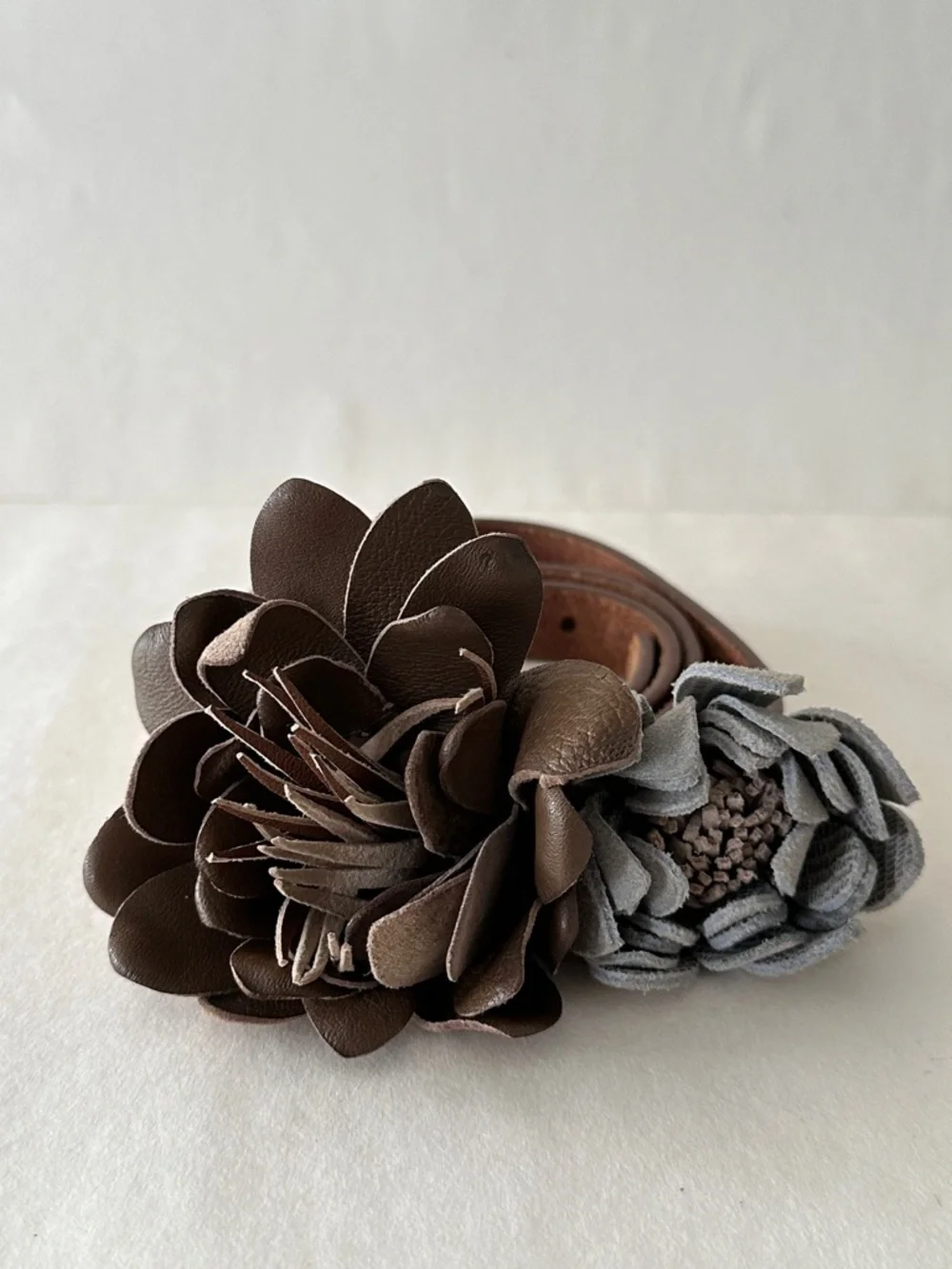LIVE LOVE LOFT Leather Belt With 3-D Flowers XS